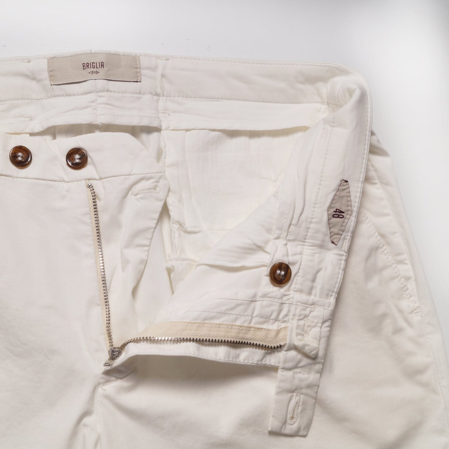 - Bermuda Turn-Up Shorts - White