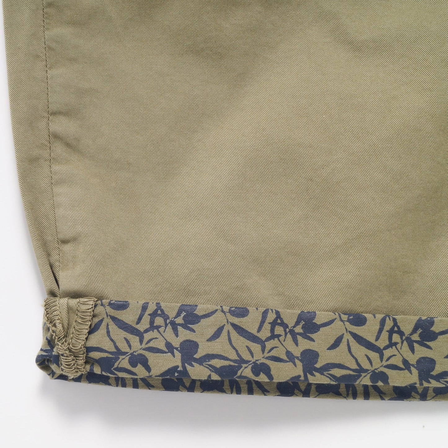 - Peached Twill Bermuda - Green