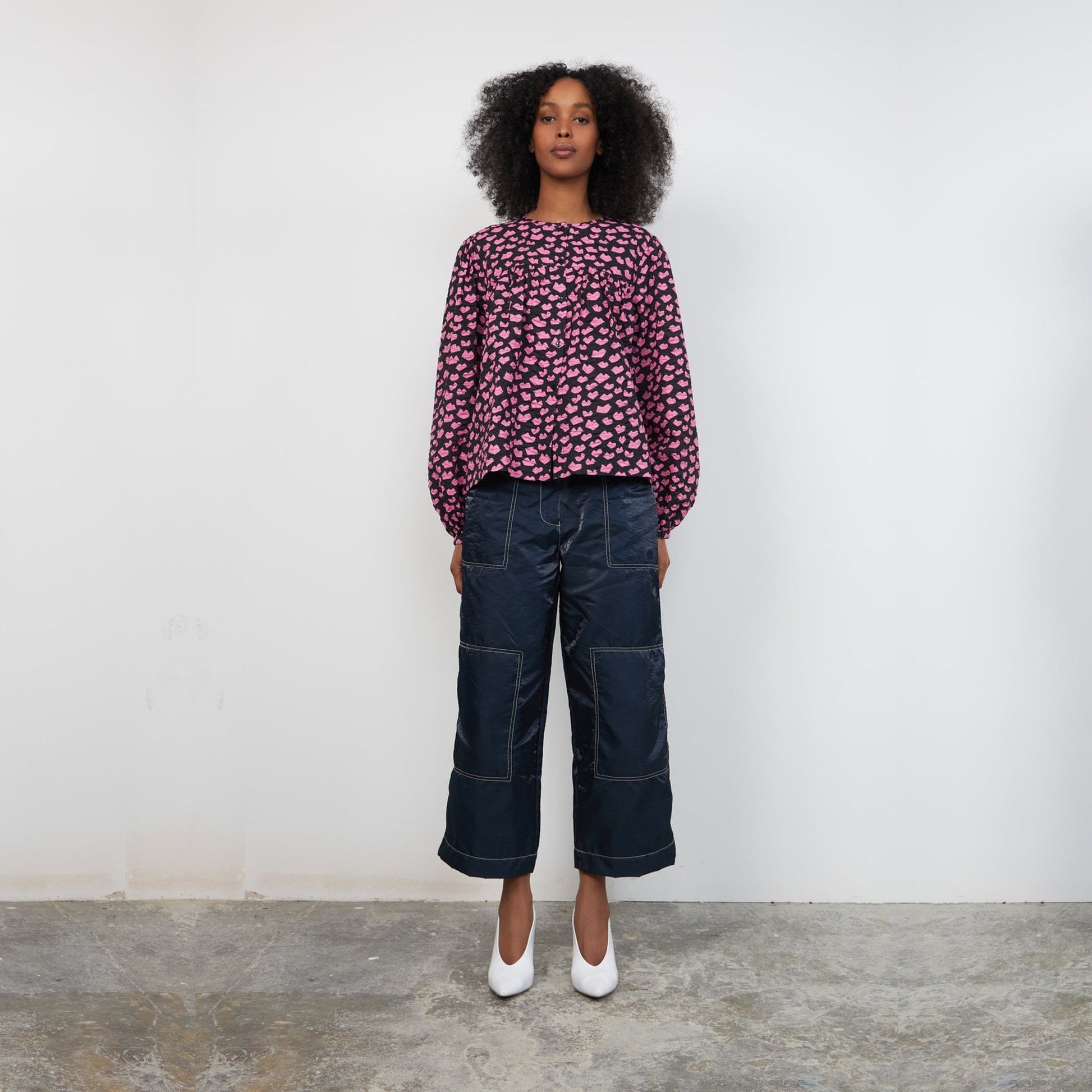 Stella Heda - Kiss Print Blouse - Black/Pink