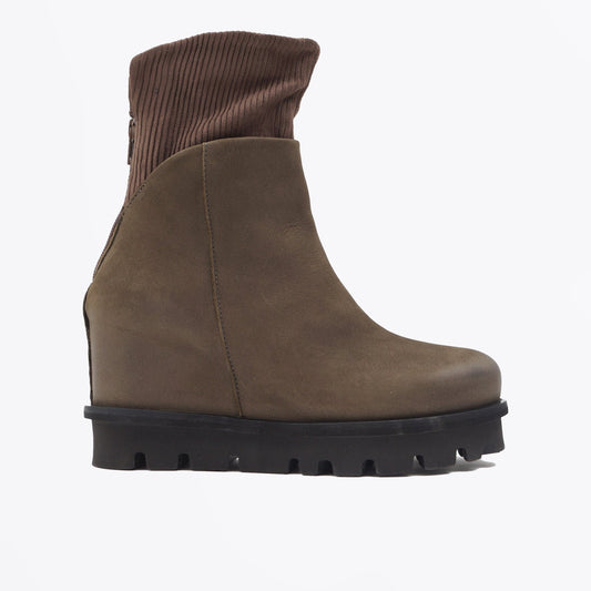 - Nubuck Boots - Military