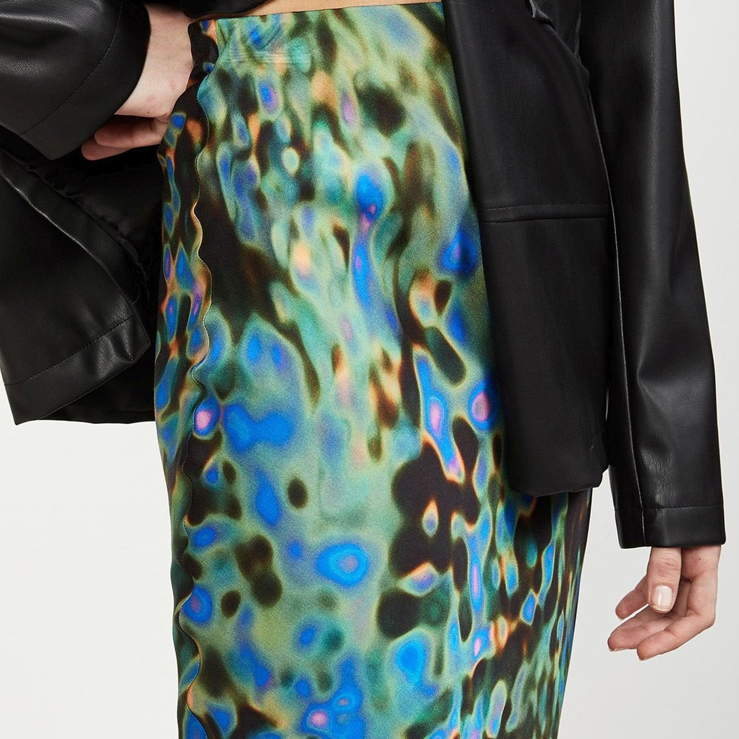 - Printed Viscose Black - Multi