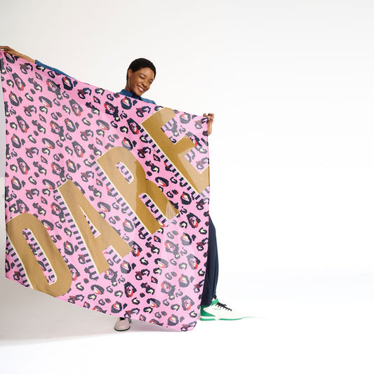 - Daring Leopard Shawl - Pink