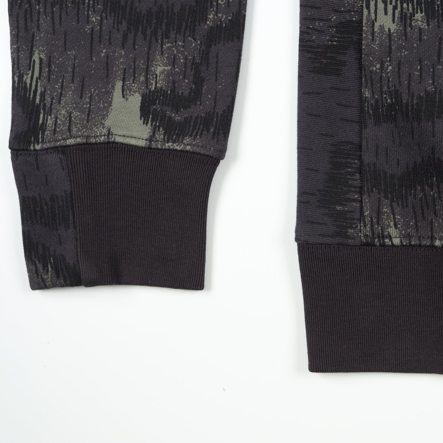 - Camo Print Sweatshirt - Military Green