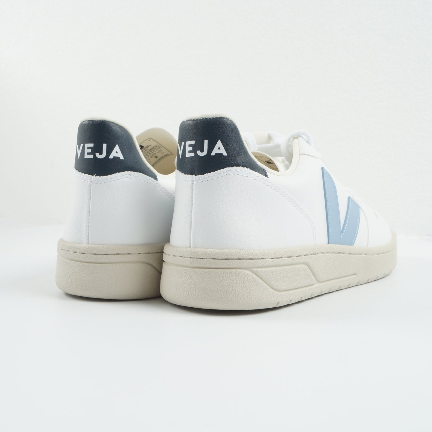 - V-10 CWL Sneaker - White Steel Nautico