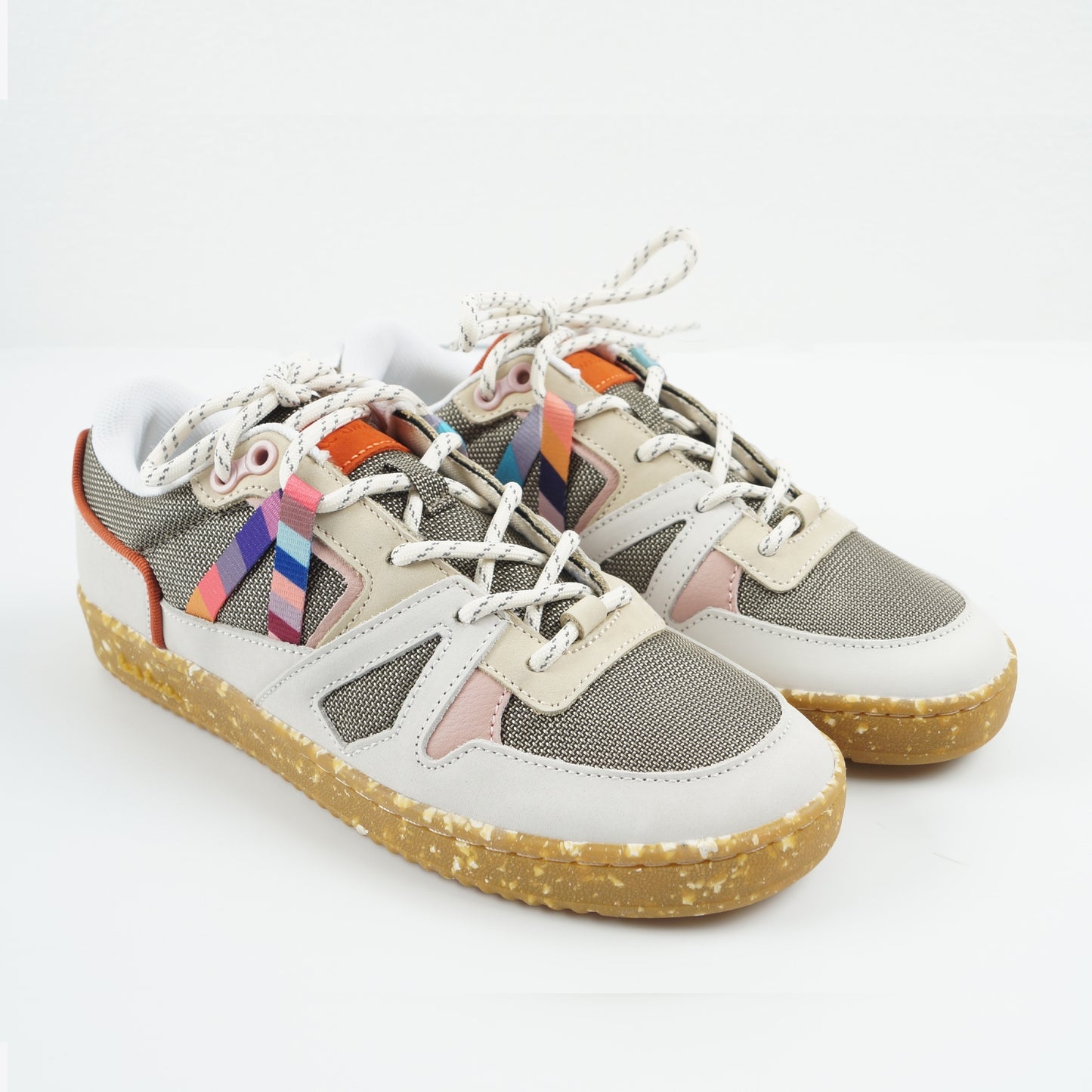 - Damia Sneakers - White