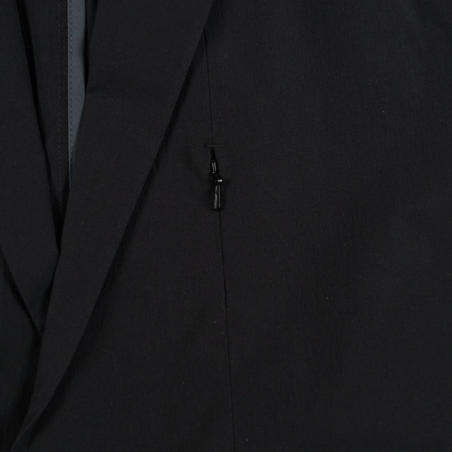 - Emil Travel Light Jacket - Black