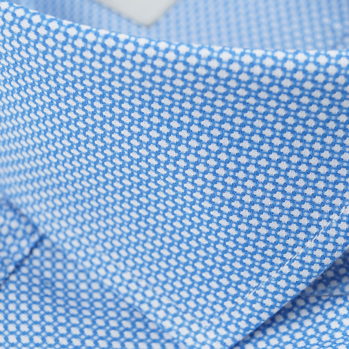 - Bari Cut Away Collar Jacquard - Blue/White