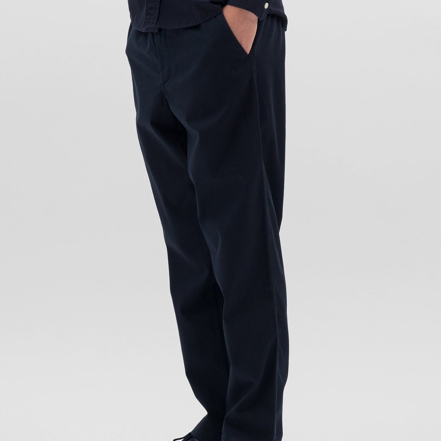 - Ezra Light Stretch Pants - Navy