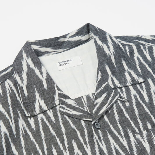 - Vee Irate Camp Shirt - Grey