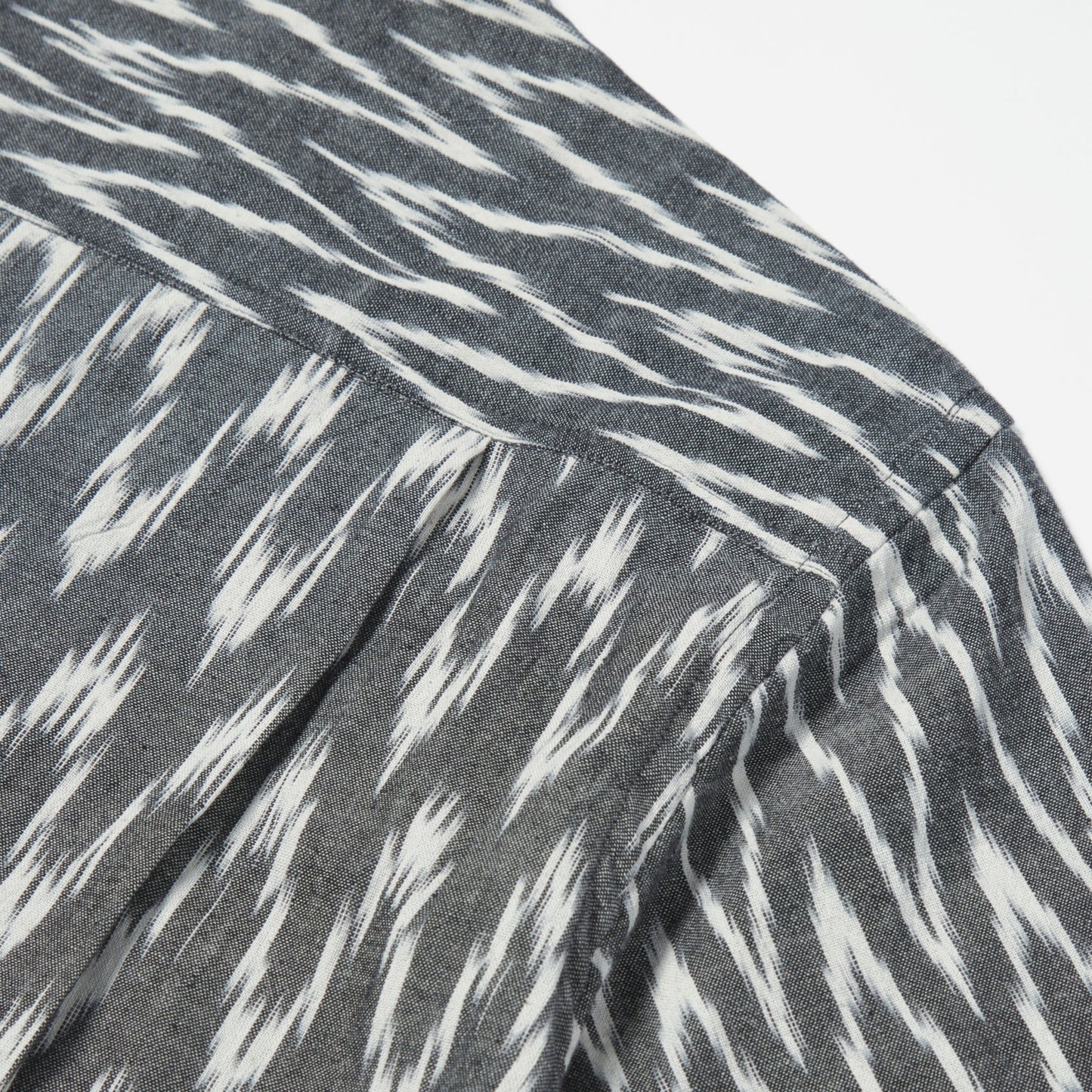 - Vee Irate Camp Shirt - Grey