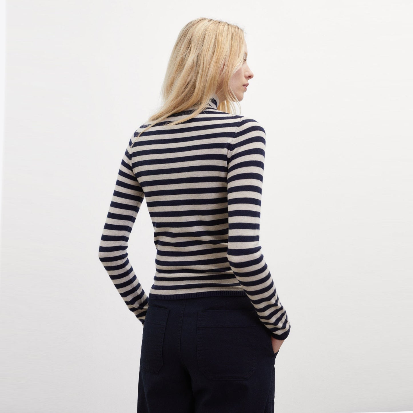 - Clove Knit - White/Black Stripe