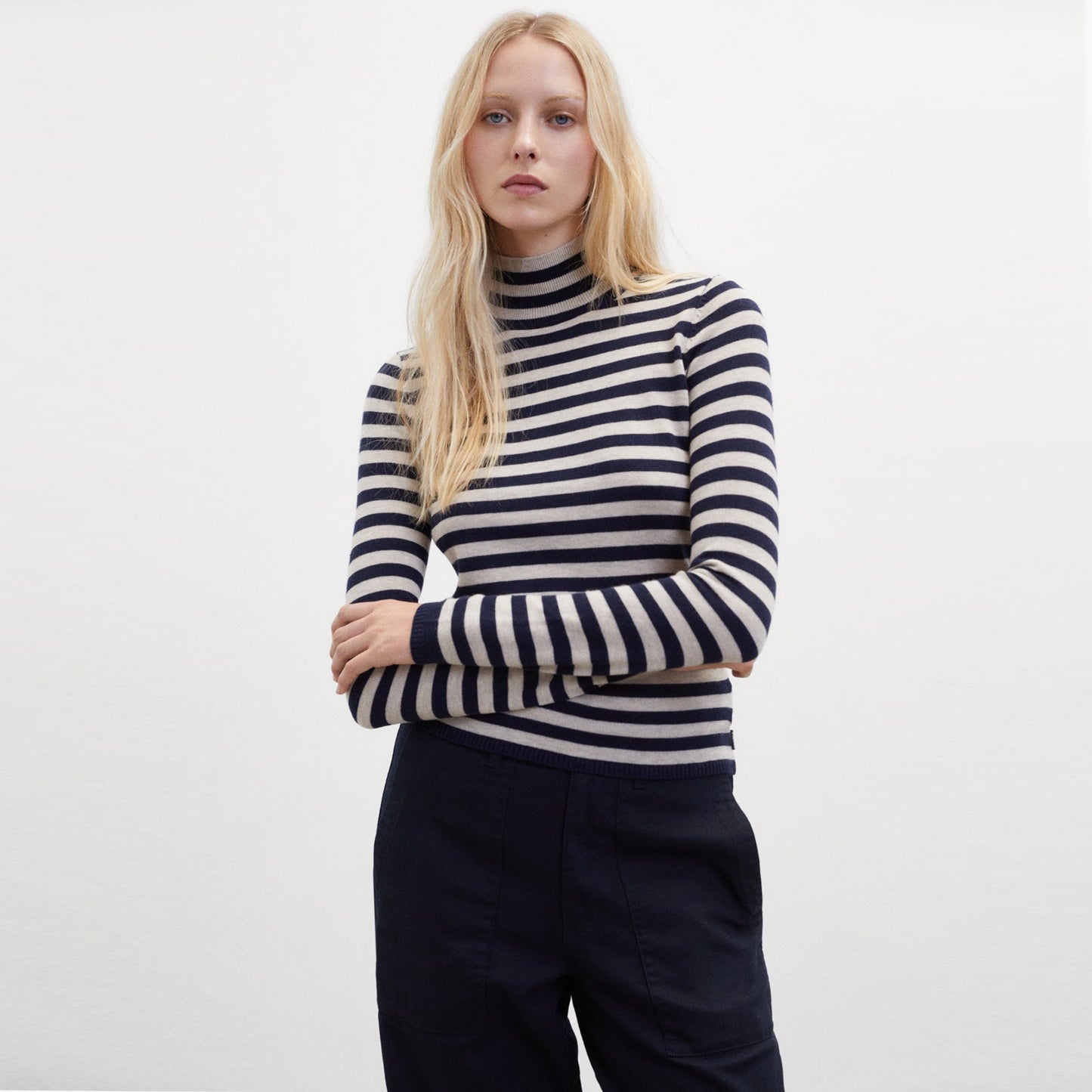 - Clove Knit - White/Black Stripe