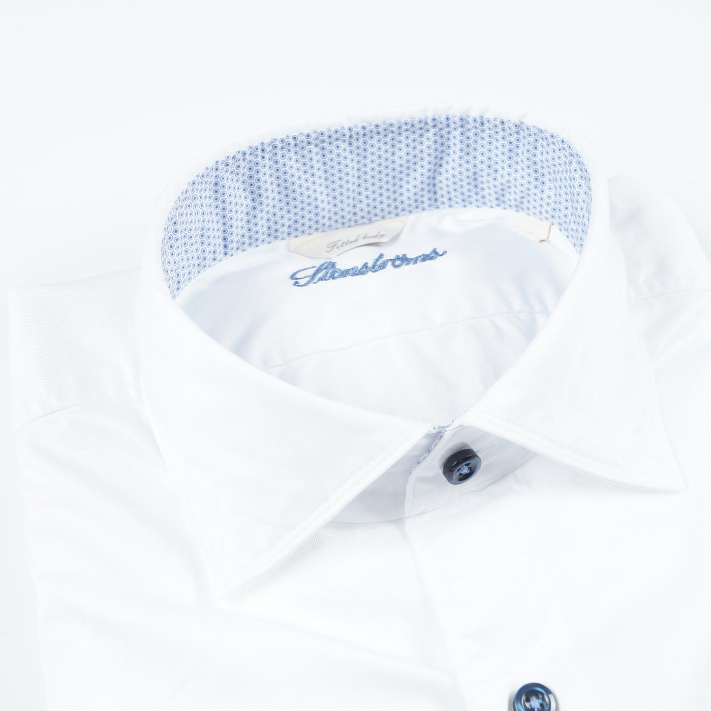 - Contrast Trim - White/Blue Trim
