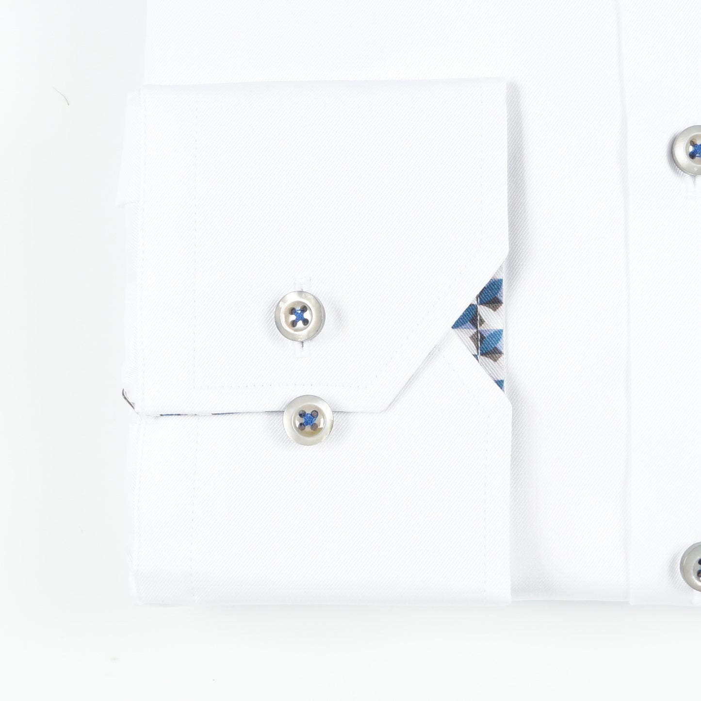 - Fitted Body Shirt Geo Trim - White
