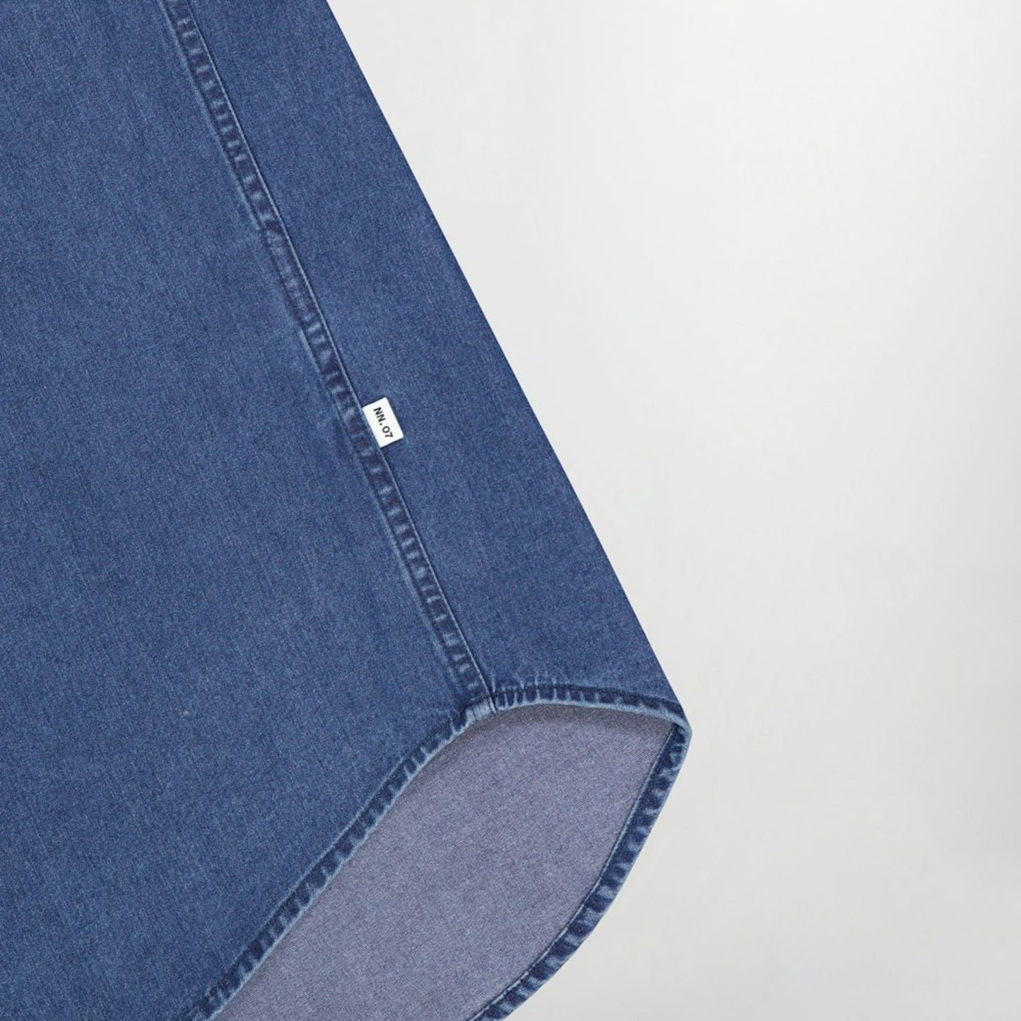 - Cohen Chambray Shirt - Medium Washed