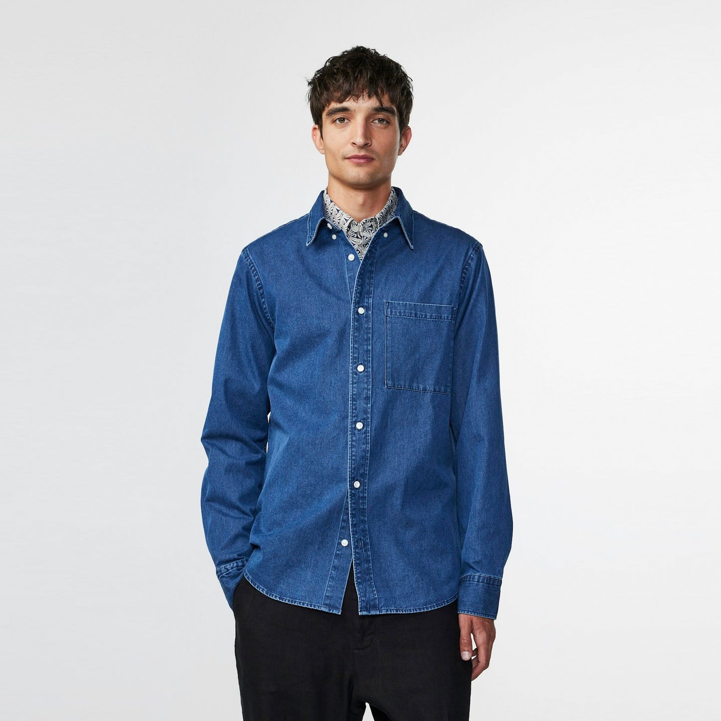 - Cohen Chambray Shirt - Medium Washed