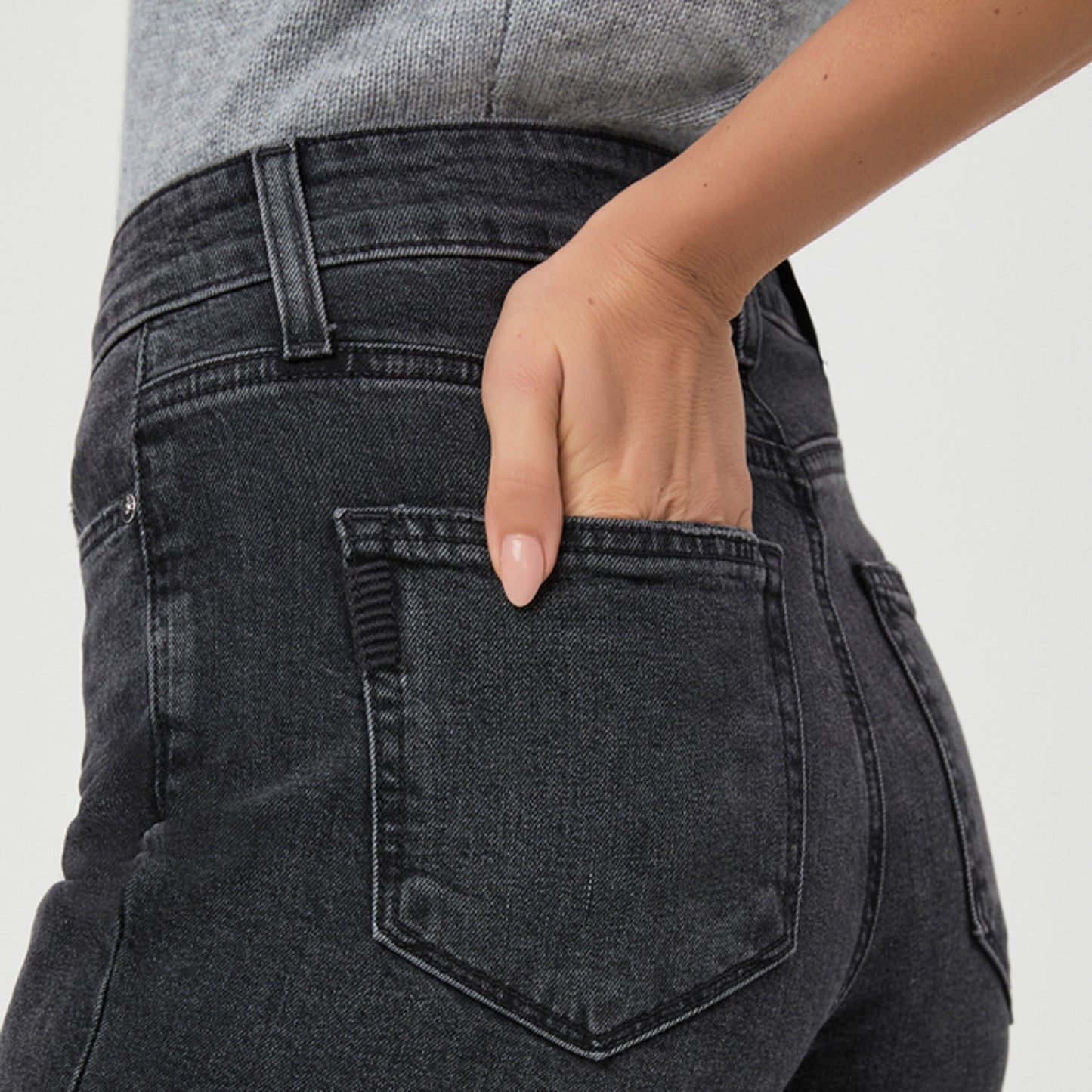 - Anessa 31in Wide Leg Raw Hem Jean - Viper Black Distressed