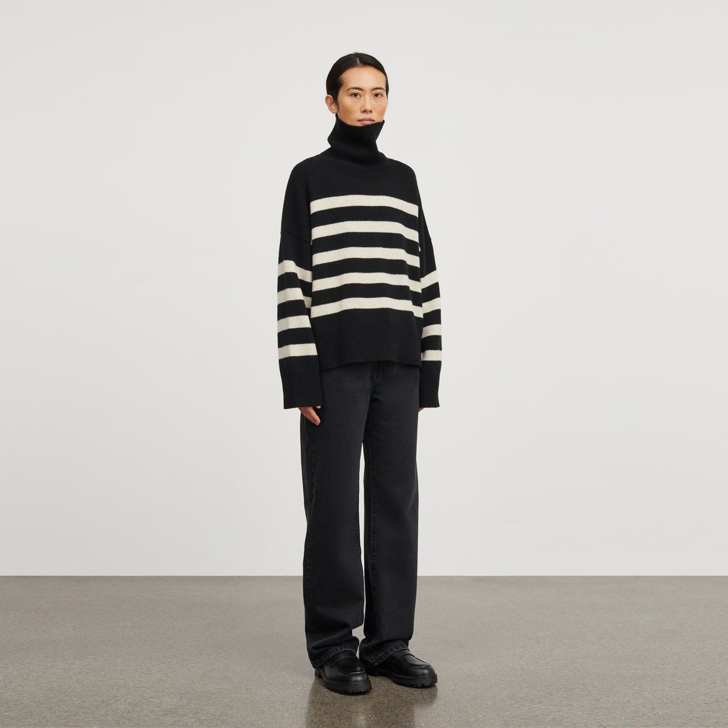 - Silene Merino Wool Turtle Neck Sweater - Black
