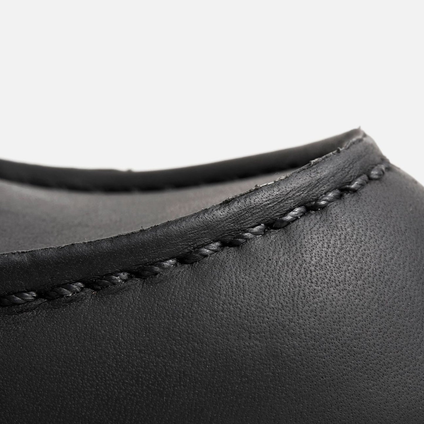 - Classic Moc Toe - Black Harness