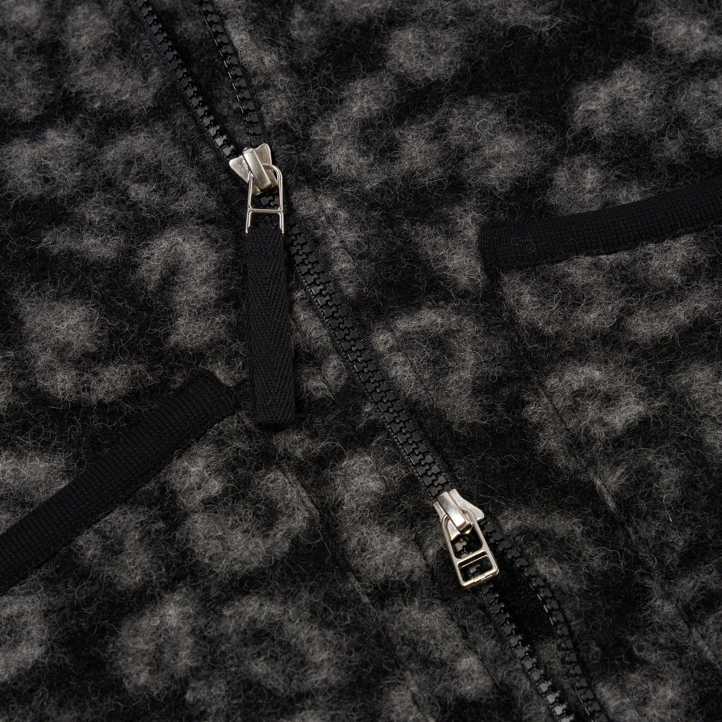 - Zip Waistcoat Leopard Fleece - Charcoal