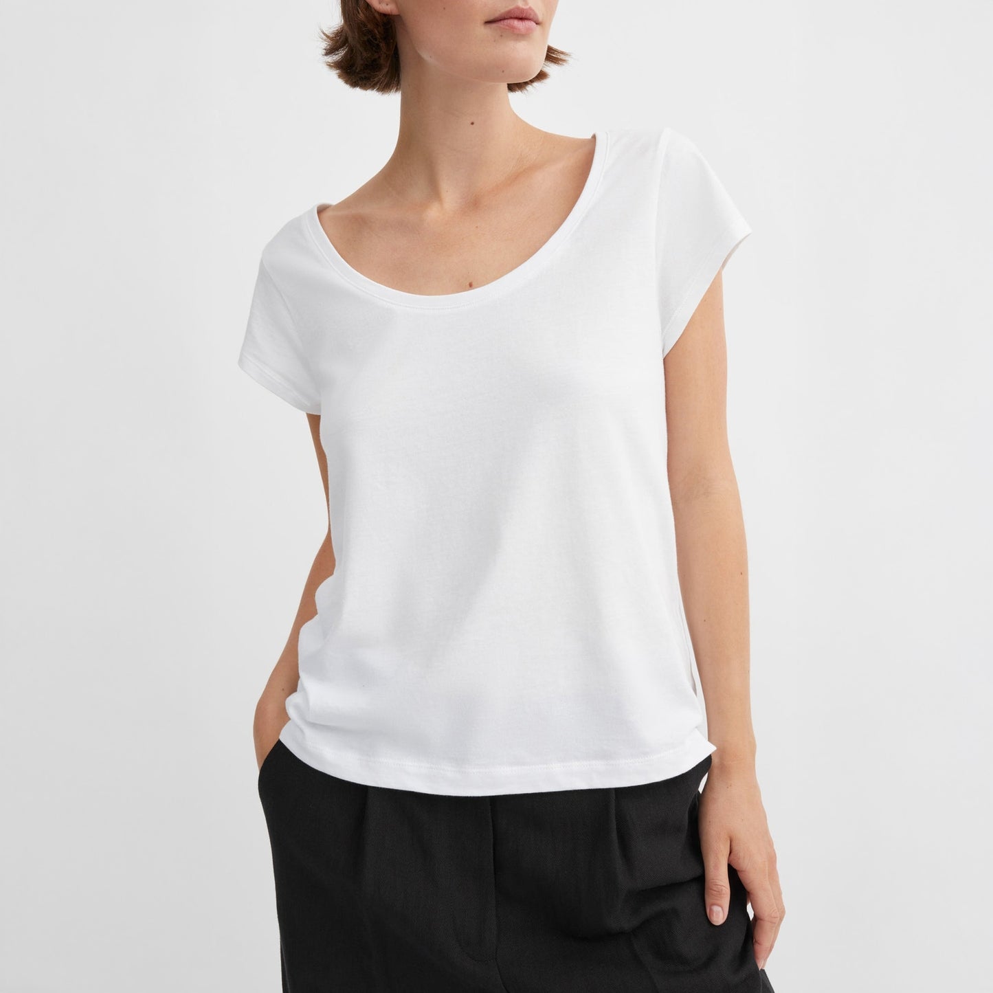 - Andy Wide Neck Tee - Optic White