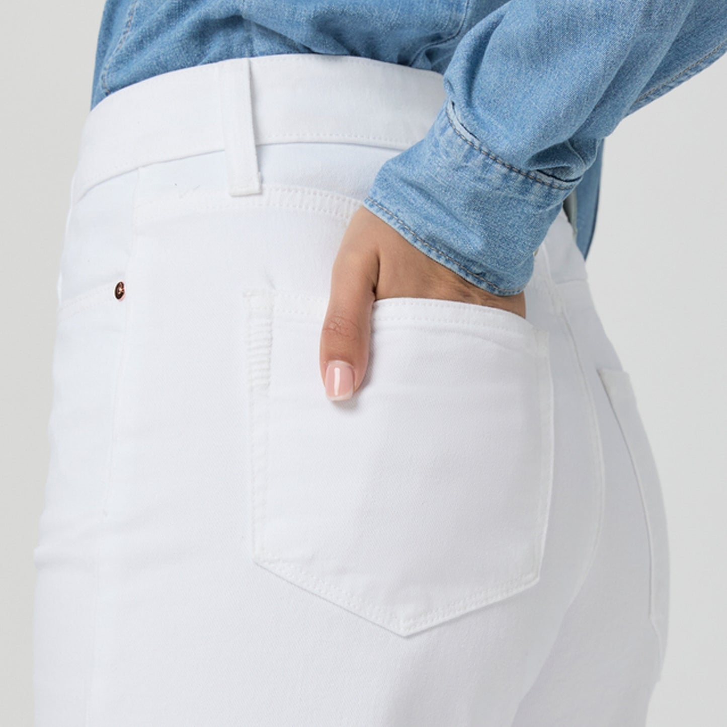 - Anessa Raw Hem Jeans - Crisp White