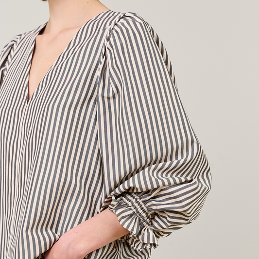 Remi V-Neck Stripe Top - Black/Cream