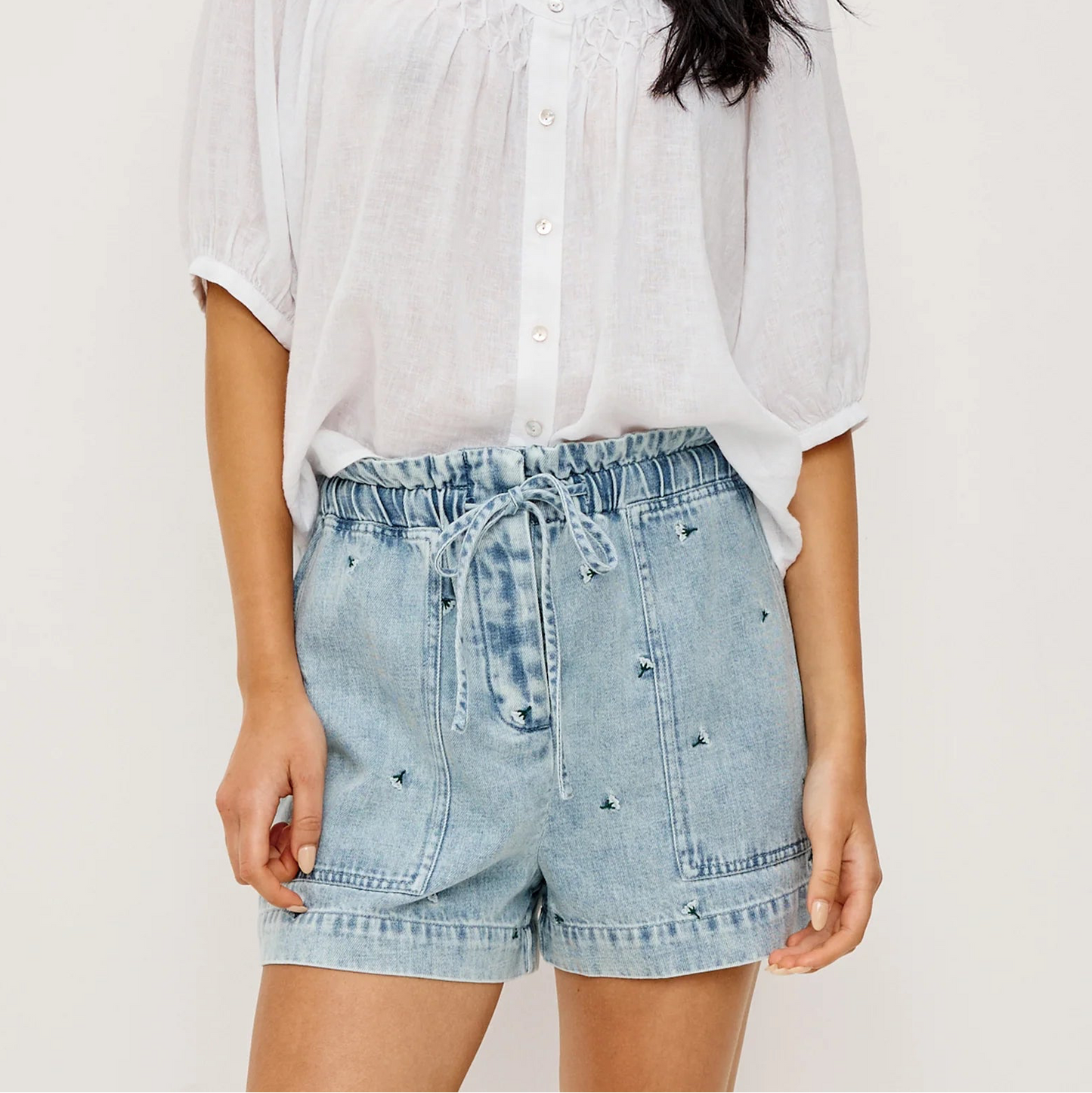 Foster Short - Ivory Carnations