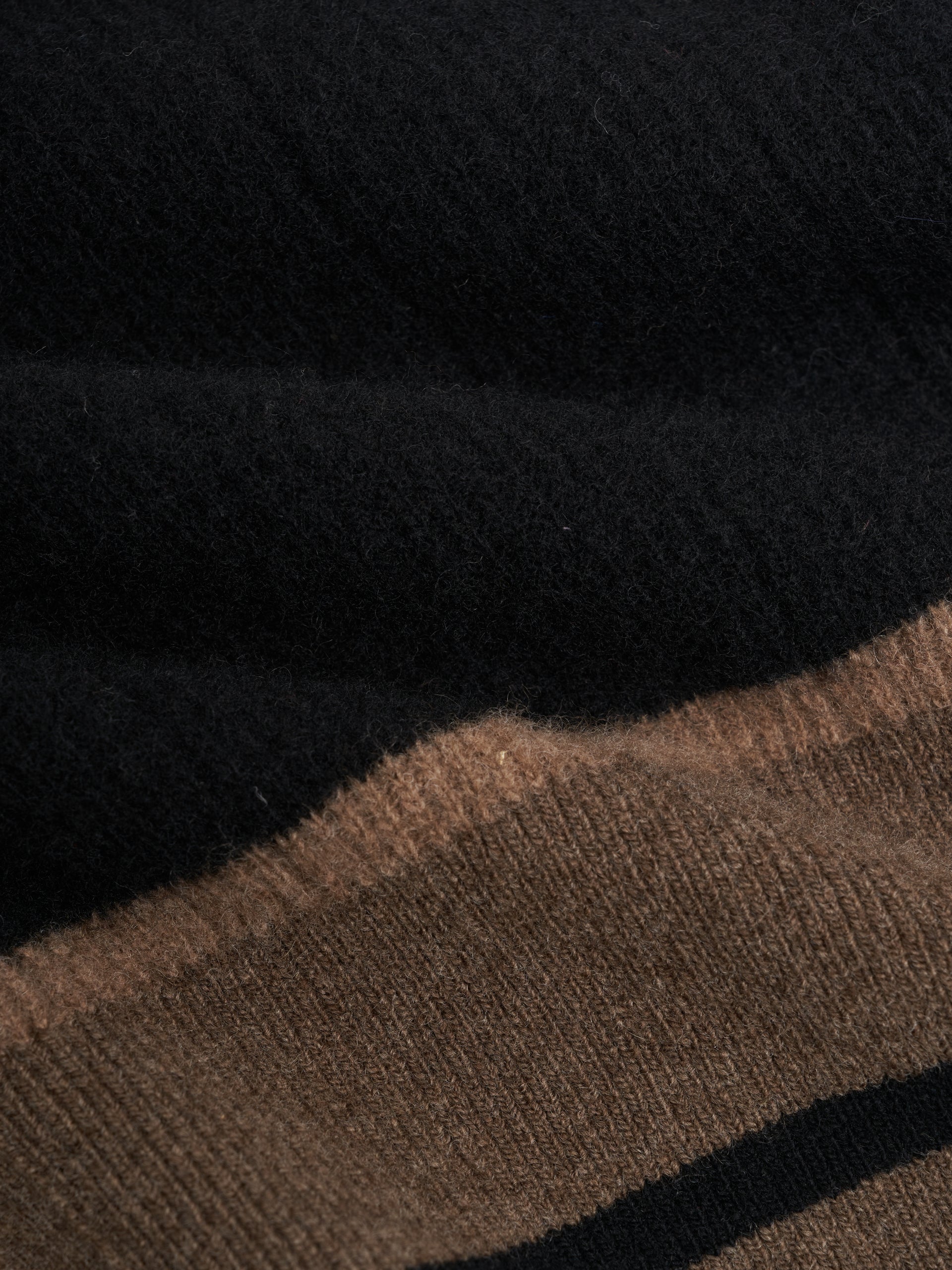Oliver Britten Knitted Cardigan Colvin - Black
